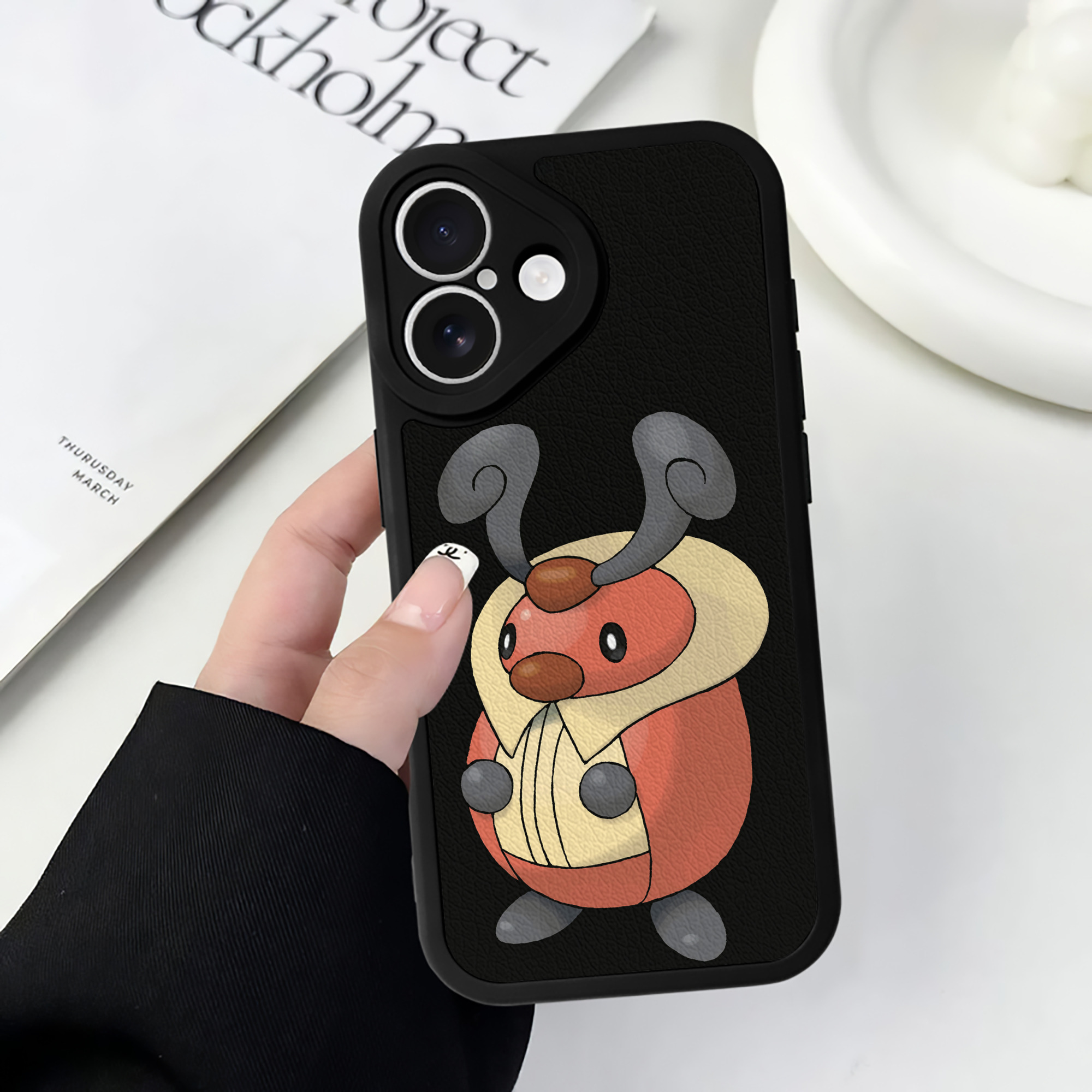 （画像用） ポケットモンスター Pokémon 【iPhone 16シリーズ対応】シリコンスマホケース（レザー調） 材質：シリコン